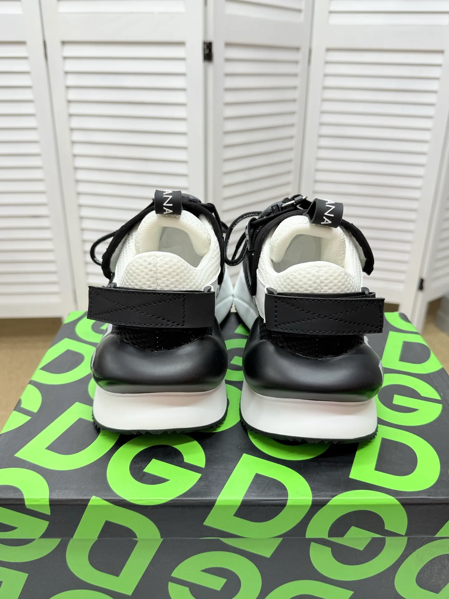 Men's clothing and shoes 230. The latest sports and casual shoes for couples (DG) are fashionable and versatile, and can add luster to various looks. Create an exquisite design with unique dynamic vitality and modern atmosphere, showing modern elegance. Size: 35-46 (custom-made sizes 45 and 46 are non-refundable) Se